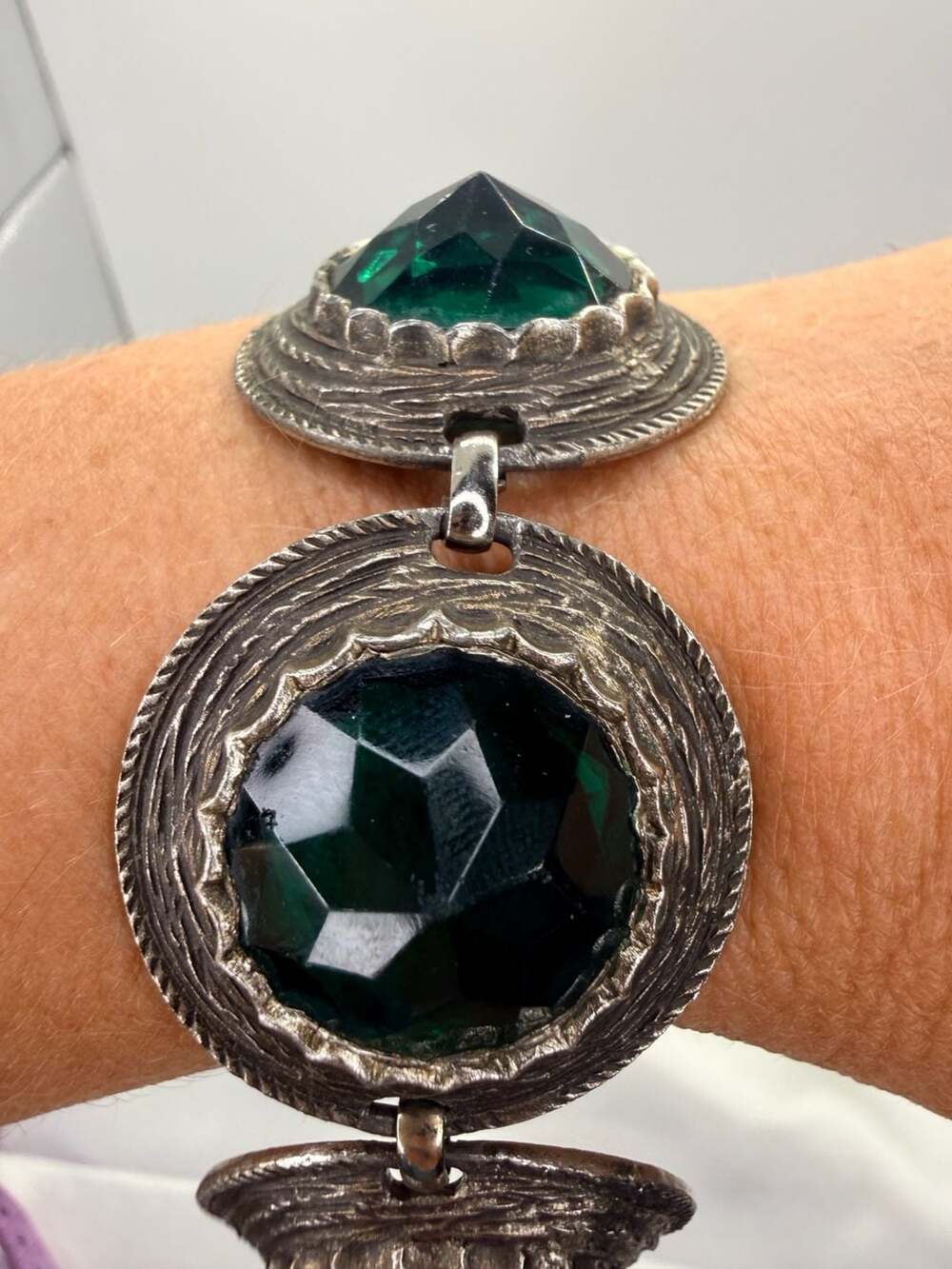 Vintage Silver Tone Green Link Bracelet Size 7 Inch